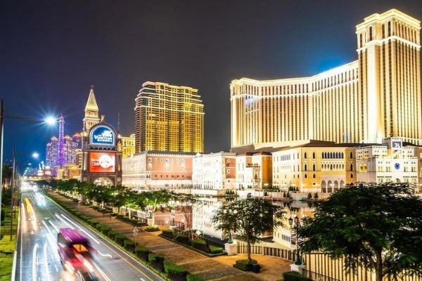 Macau's casino revenue drops 48% following Delta cases, restrictions now reversed